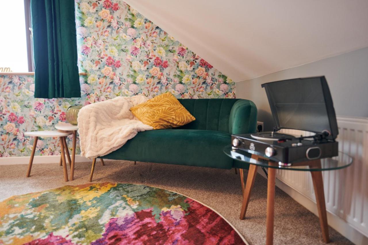 Maes Y Mel- A Couples, Pet Friendly, Rural Romantic Getaway With Countryside Views Gellywen Exterior foto